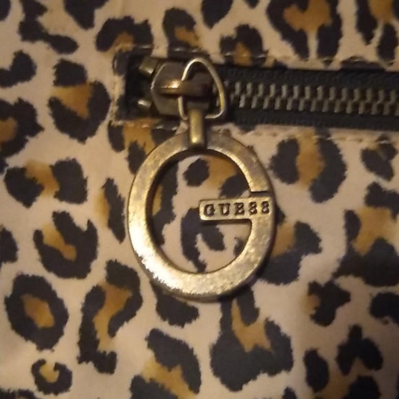 Guess handbag - Picture 3 of 4